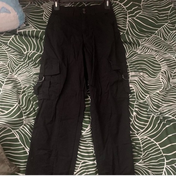 Garage extra small (xs) cargo parachute pants in black - Picture 2 of 3
